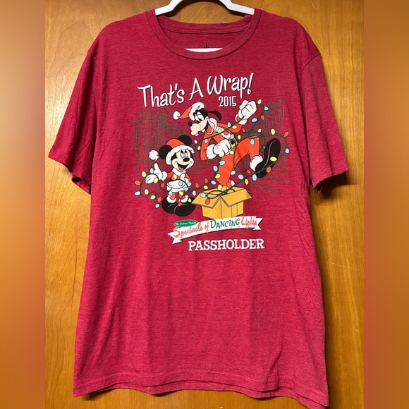 Disney Vintage (2015) Women’s Passholder Holiday Tee Shirt. - Picture 2 of 4